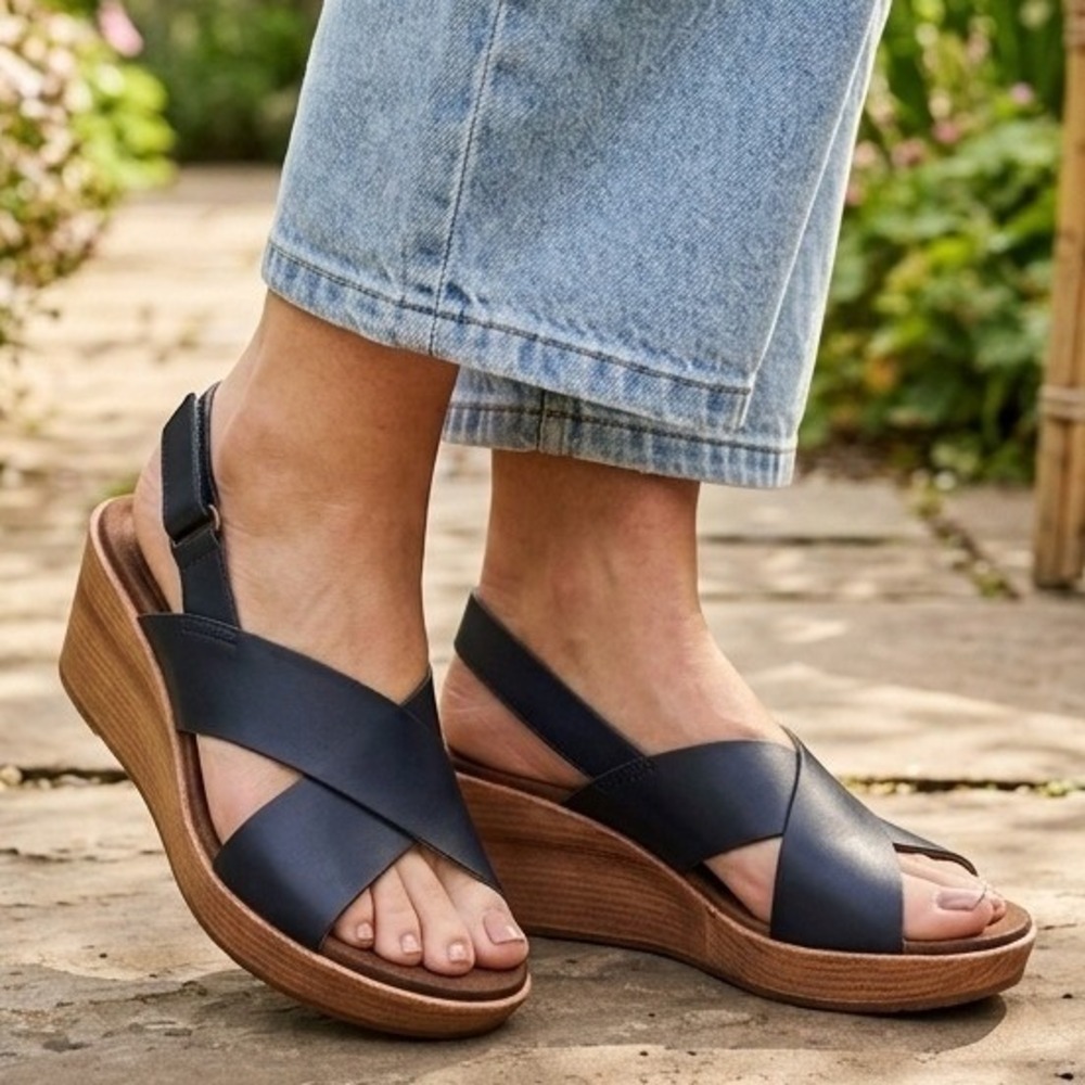 NIB Clarks Stashia Hale Navy Leather Cross Band Wedge Sandals 7M